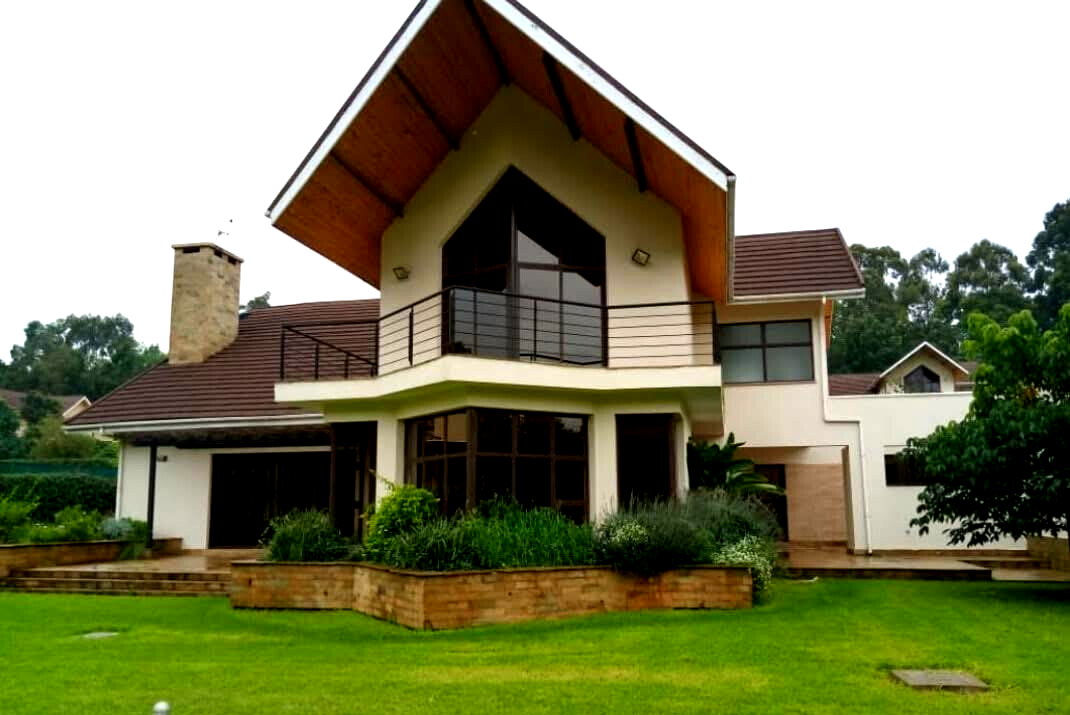 4BR All-Ensuite Townhouse with DSQ on Half-Acre – Karen Miotoni