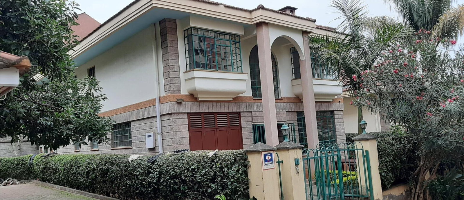 4-Ensuite Townhouse with Private Garden & Fireplace - Westlands