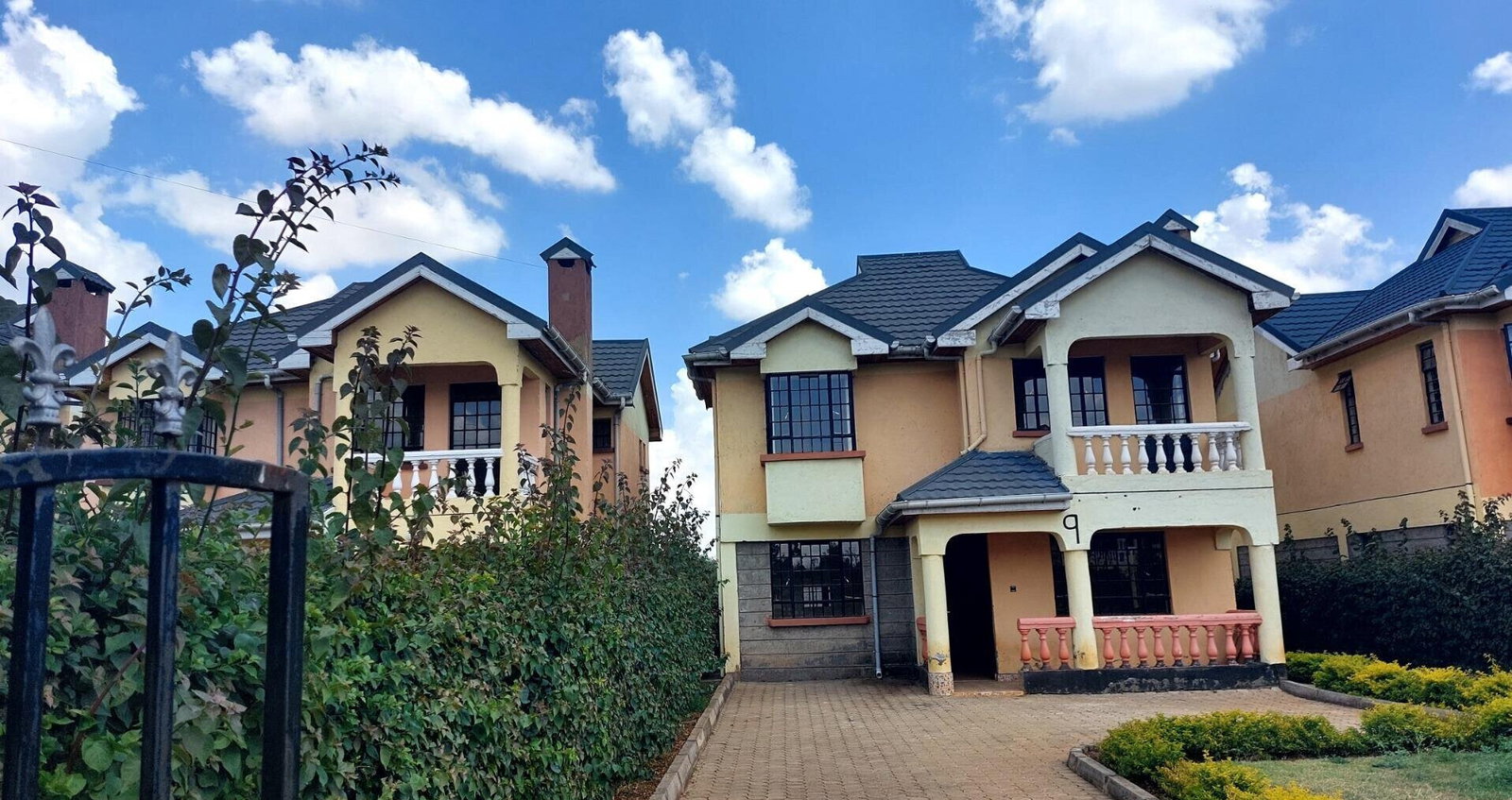 4BR Townhouse with Private Gate & Pool Access - Matasia