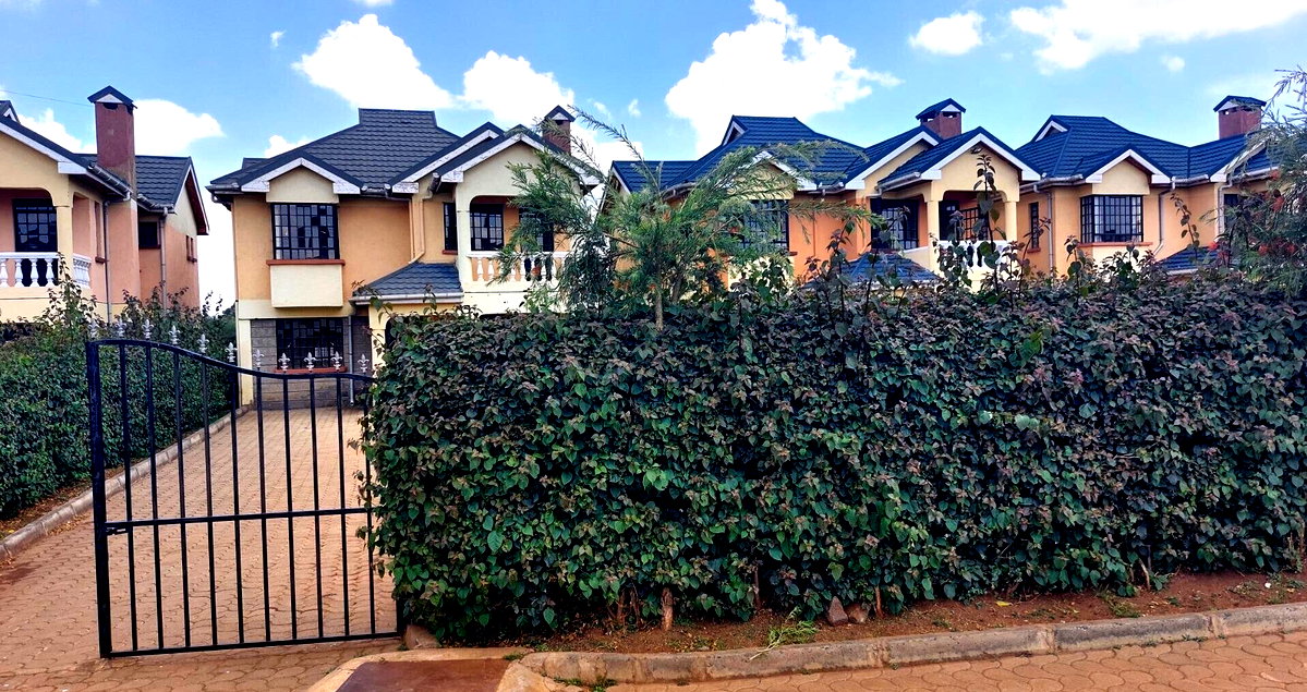 4BR Townhouse with Private Gate & Pool Access - Matasia