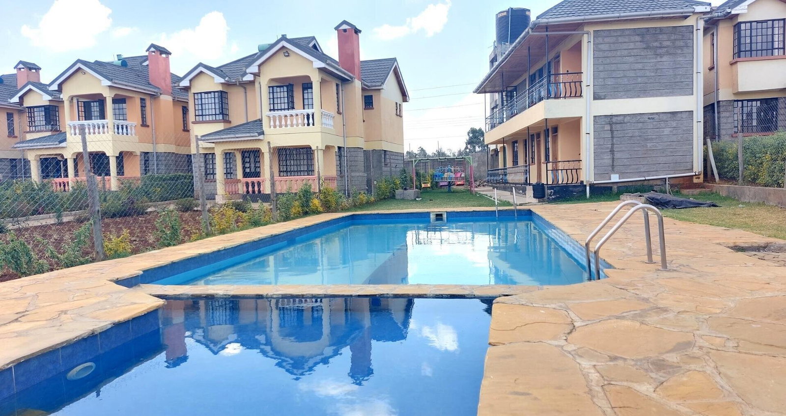 4BR Townhouse with Private Gate & Pool Access - Matasia