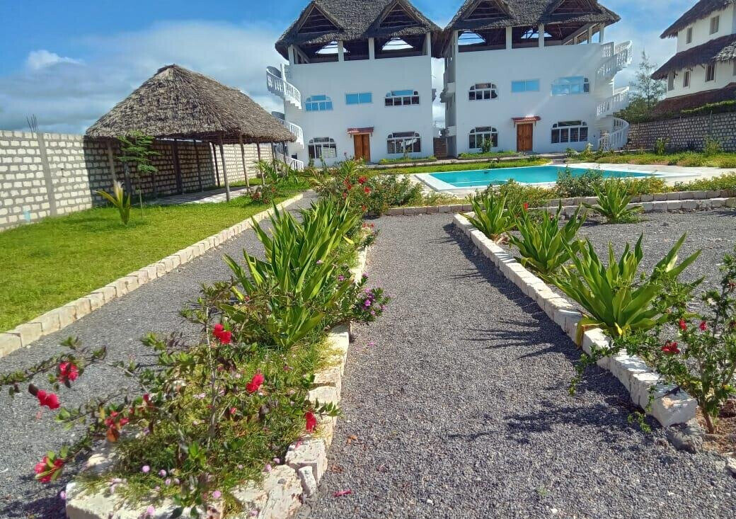 3BR All-Ensuite Villa with Pool, 1-Min Walk to Watamu Beach