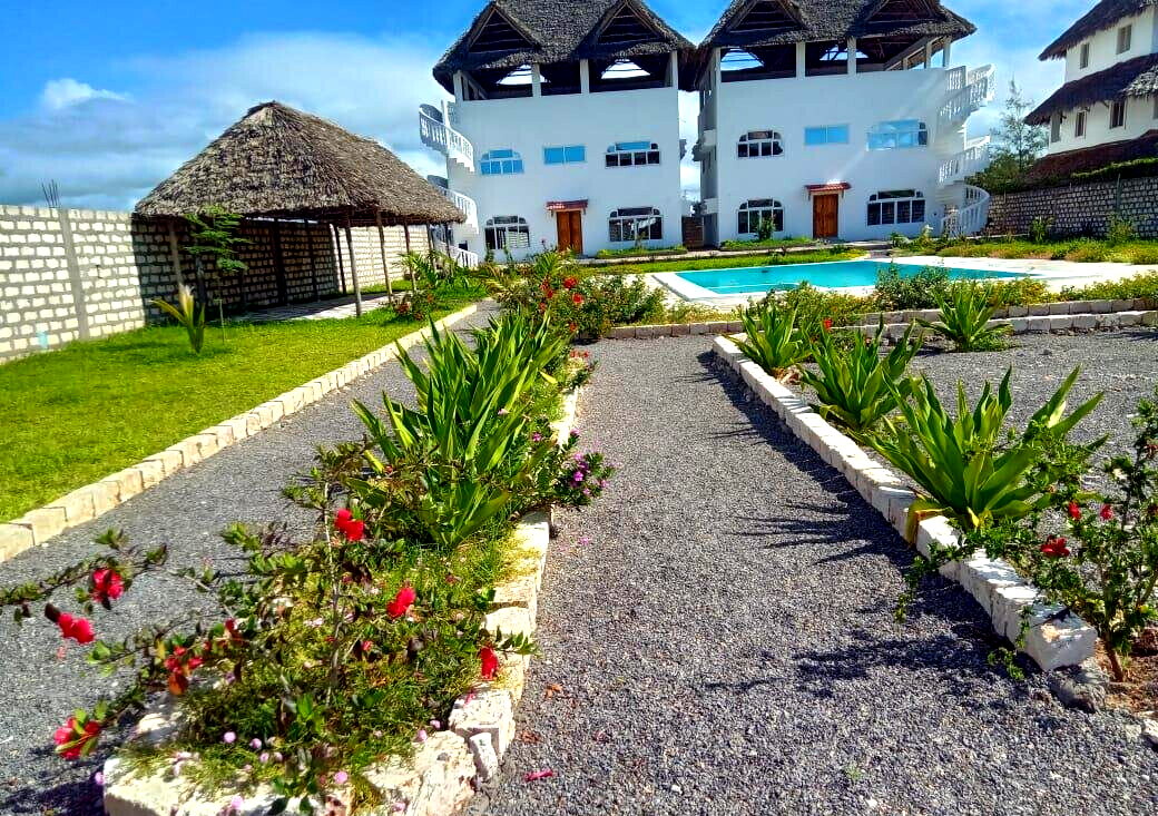 3BR All-Ensuite Villa with Pool, 1-Min Walk to Watamu Beach