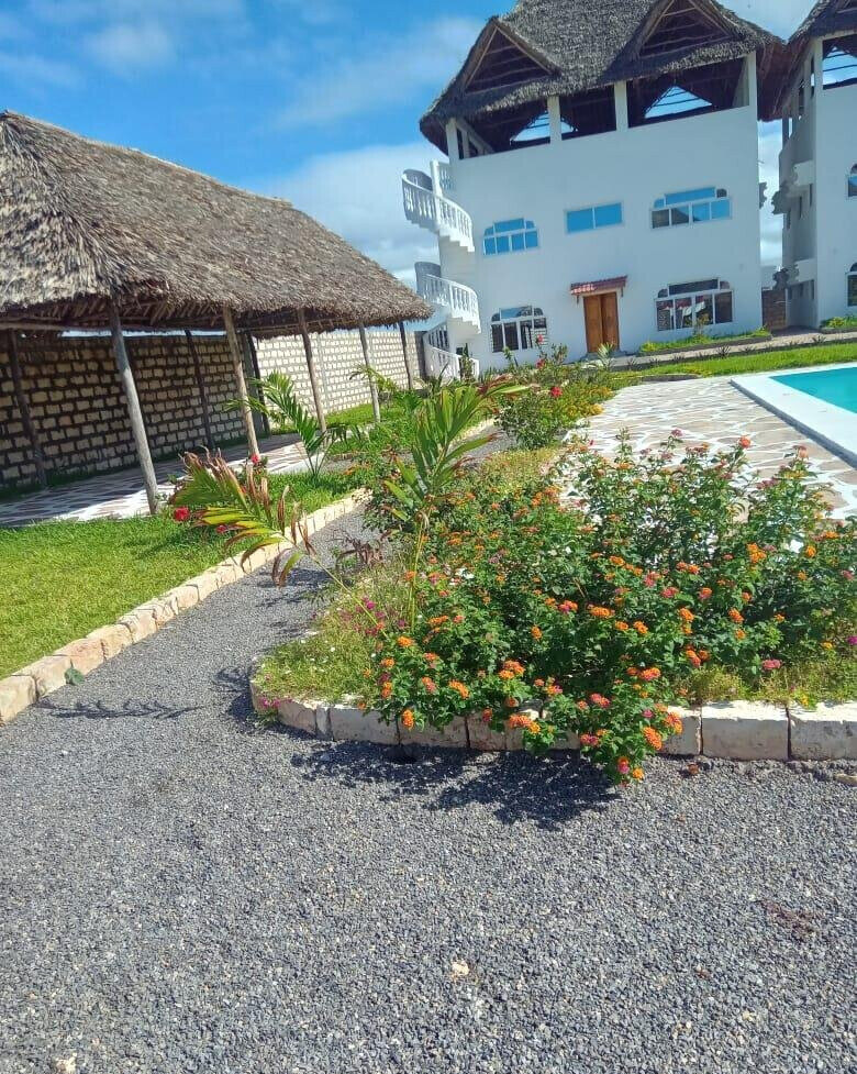 3BR All-Ensuite Villa with Pool, 1-Min Walk to Watamu Beach
