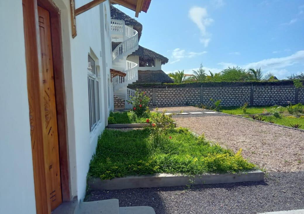 3BR All-Ensuite Villa with Pool, 1-Min Walk to Watamu Beach