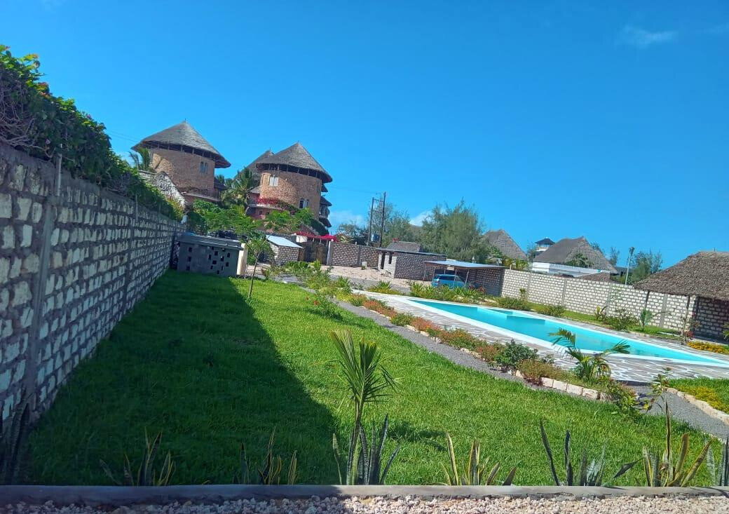 3BR All-Ensuite Villa with Pool, 1-Min Walk to Watamu Beach
