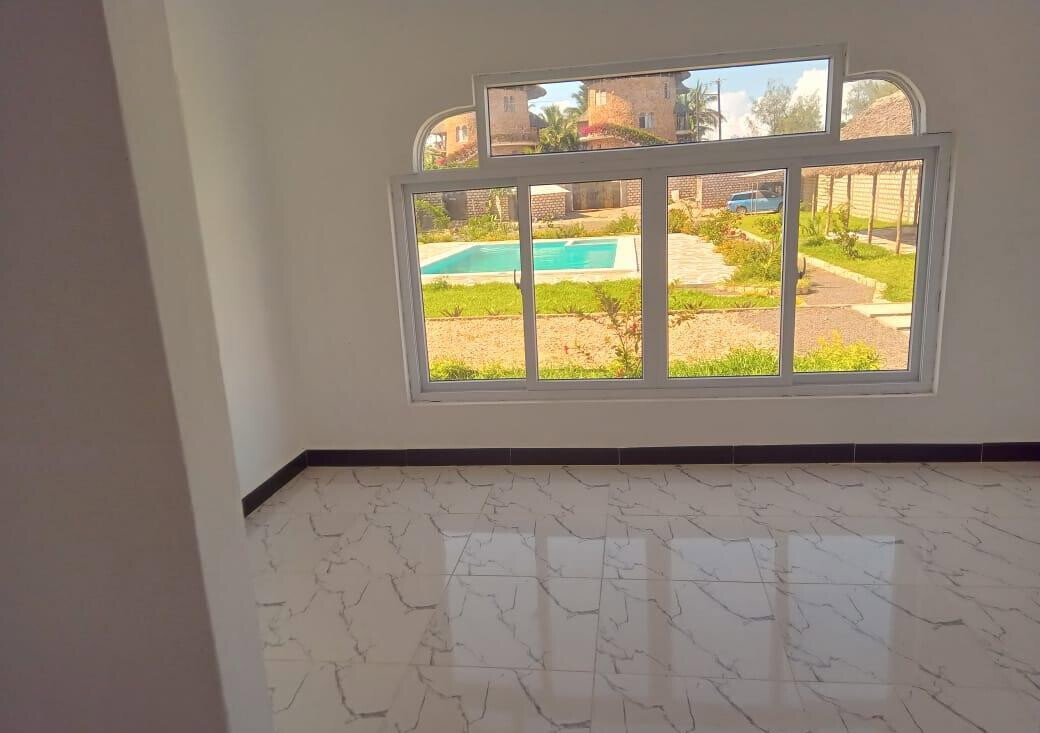 3BR All-Ensuite Villa with Pool, 1-Min Walk to Watamu Beach