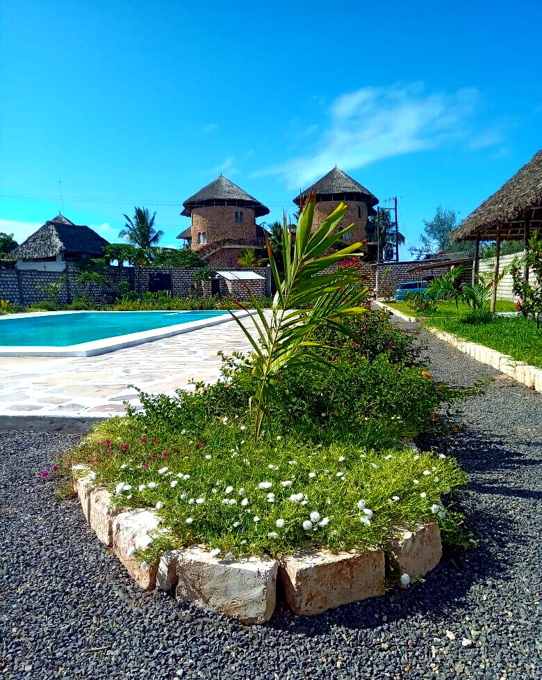 3BR All-Ensuite Villa with Pool, 1-Min Walk to Watamu Beach