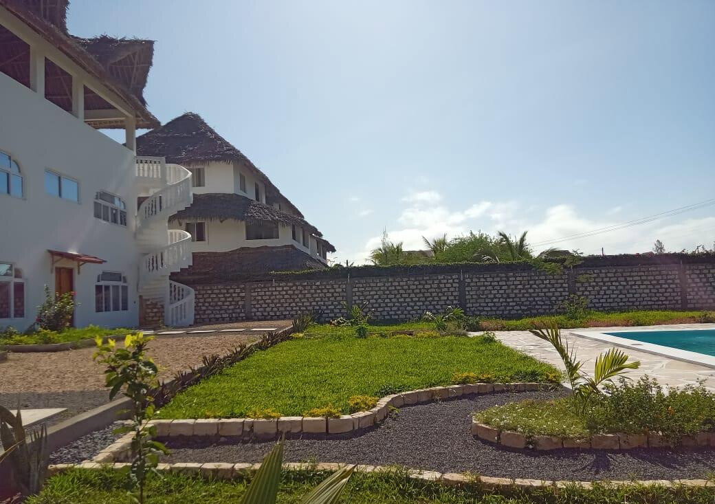 3BR All-Ensuite Villa with Pool, 1-Min Walk to Watamu Beach