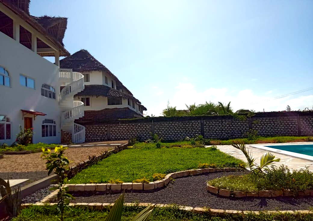 3BR All-Ensuite Villa with Pool, 1-Min Walk to Watamu Beach