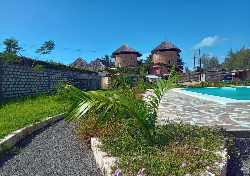 3BR All-Ensuite Villa with Pool, 1-Min Walk to Watamu Beach