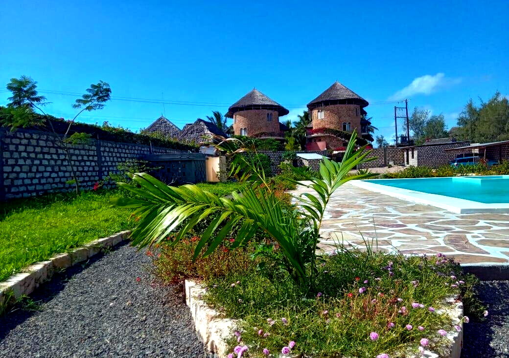 3BR All-Ensuite Villa with Pool, 1-Min Walk to Watamu Beach