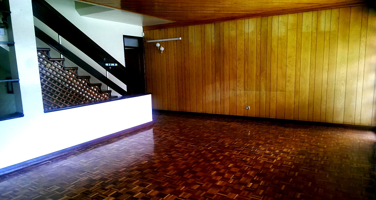 4BR Maisonette with Walk-in Closet & Balcony - Parklands