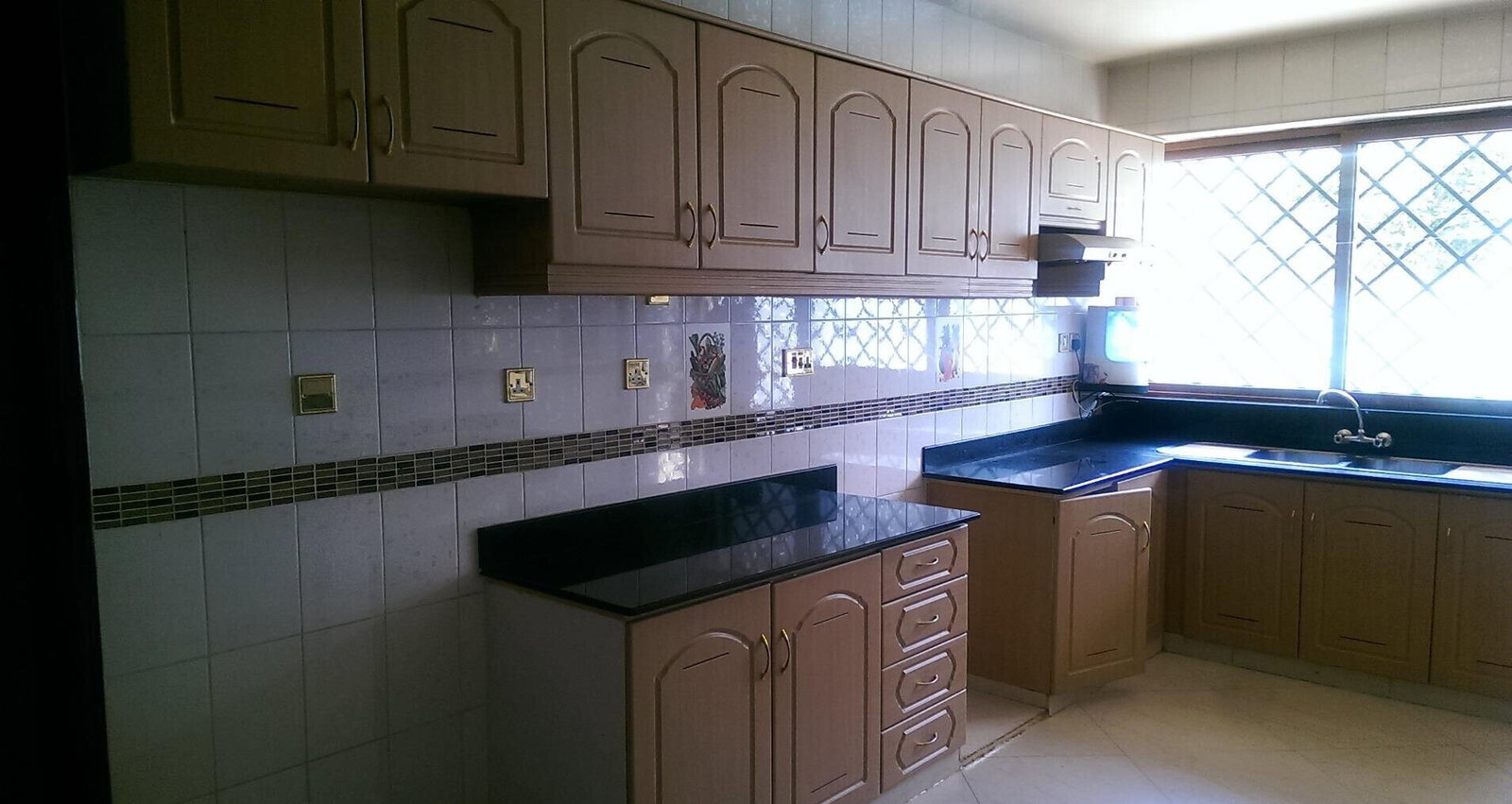 4BR Maisonette with Walk-in Closet & Balcony - Parklands