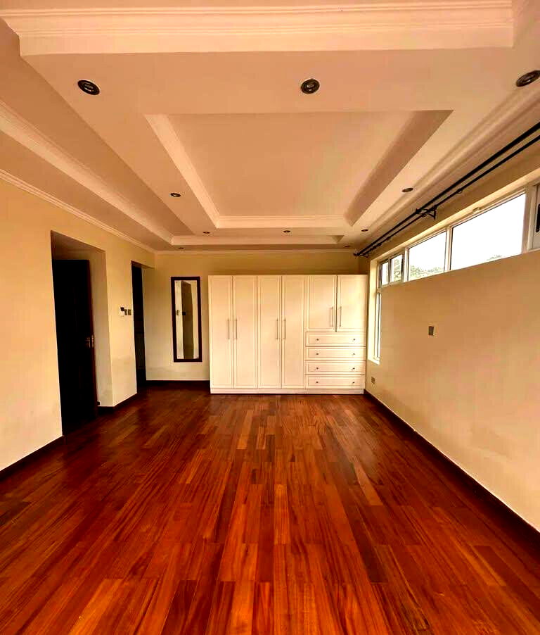 3-Level 5-Ensuite Townhouse with Jacuzzi & Gym - Lavington