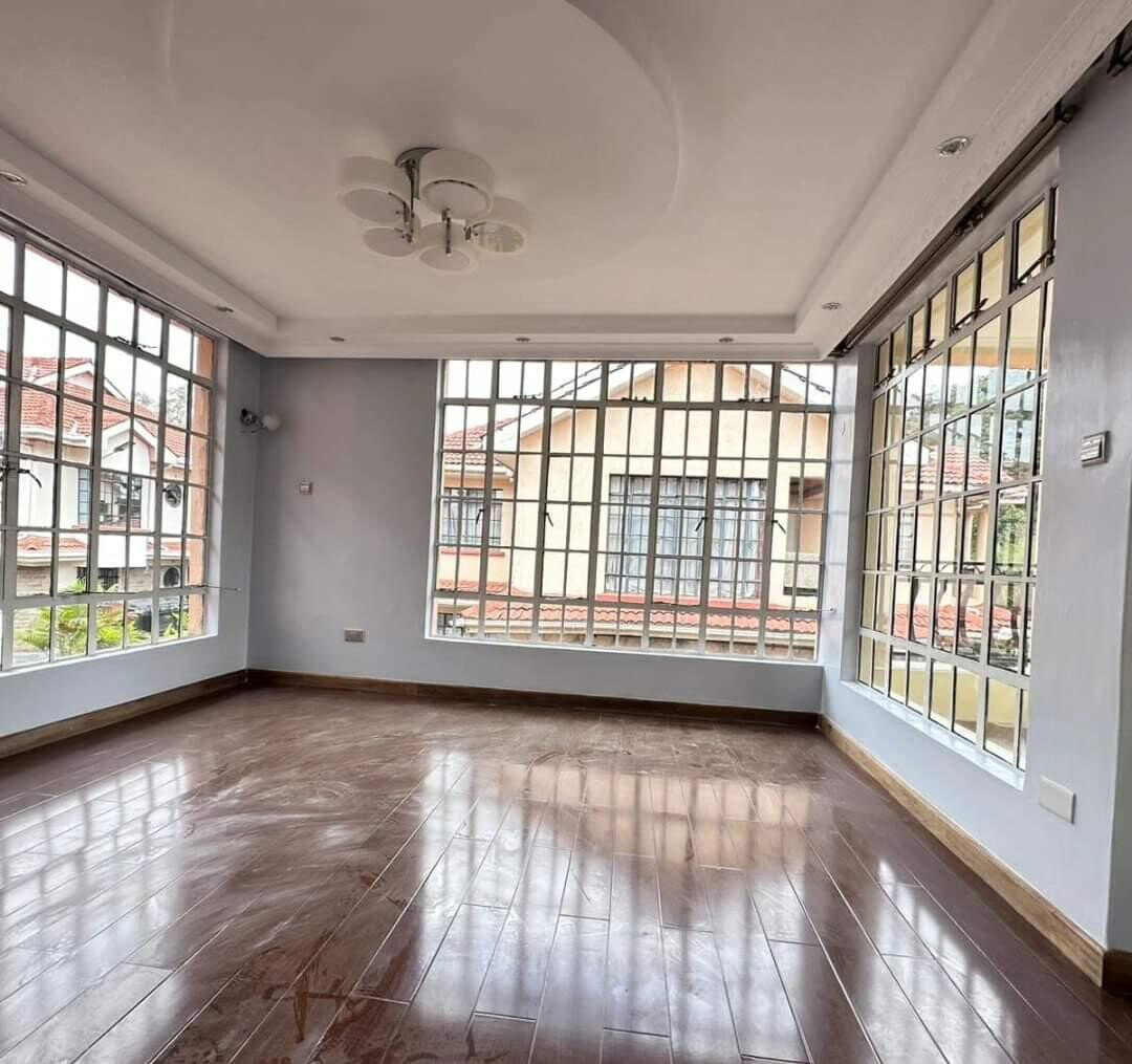 5-Ensuite Townhouse with Fireplace & Staff Quarters - Lavington