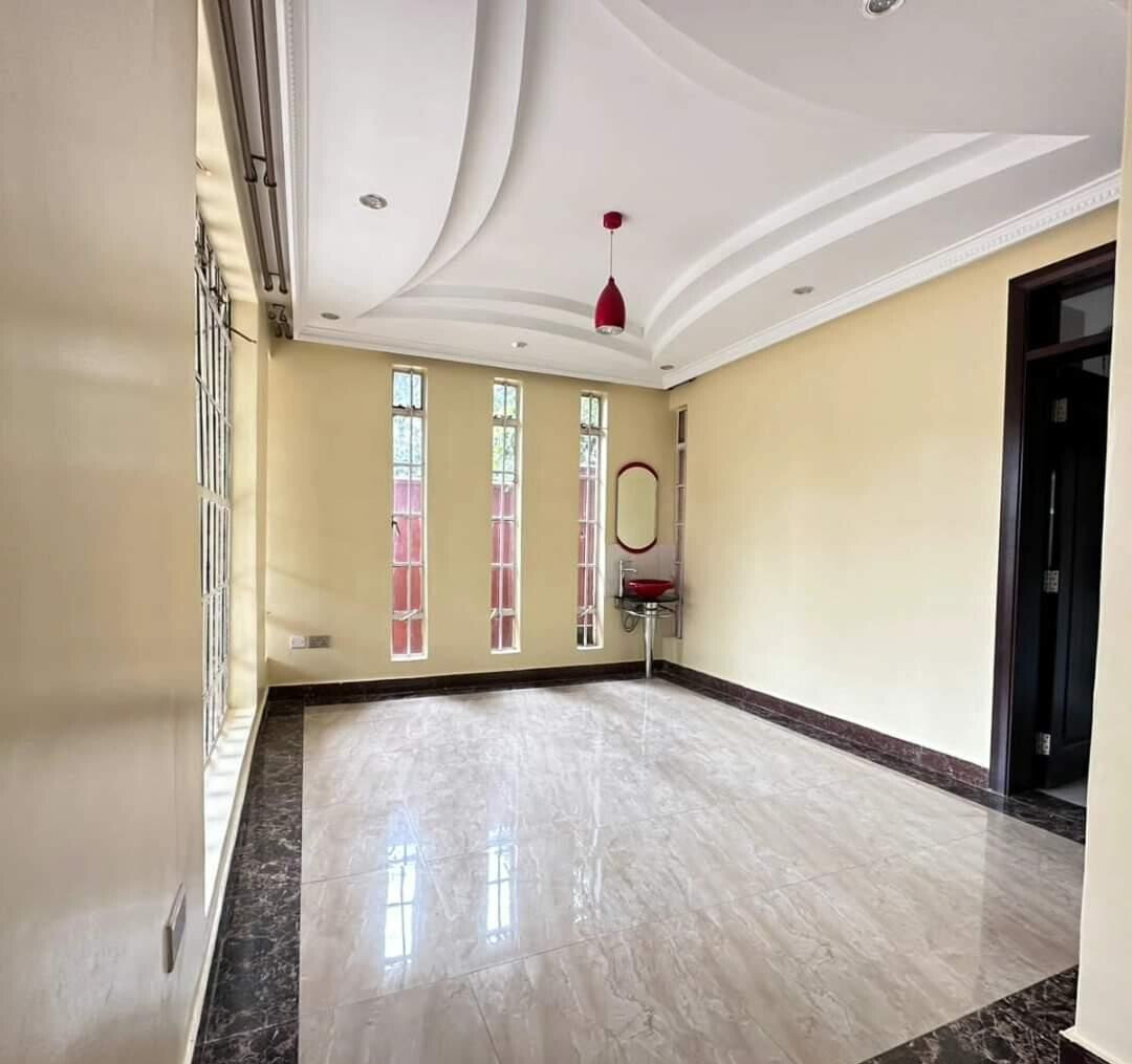 5-Ensuite Townhouse with Fireplace & Staff Quarters - Lavington