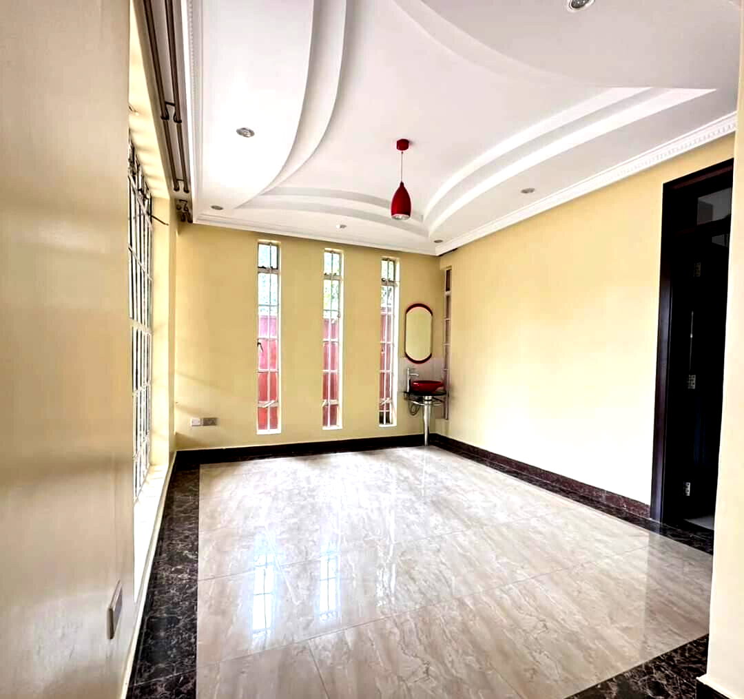 5-Ensuite Townhouse with Fireplace & Staff Quarters - Lavington