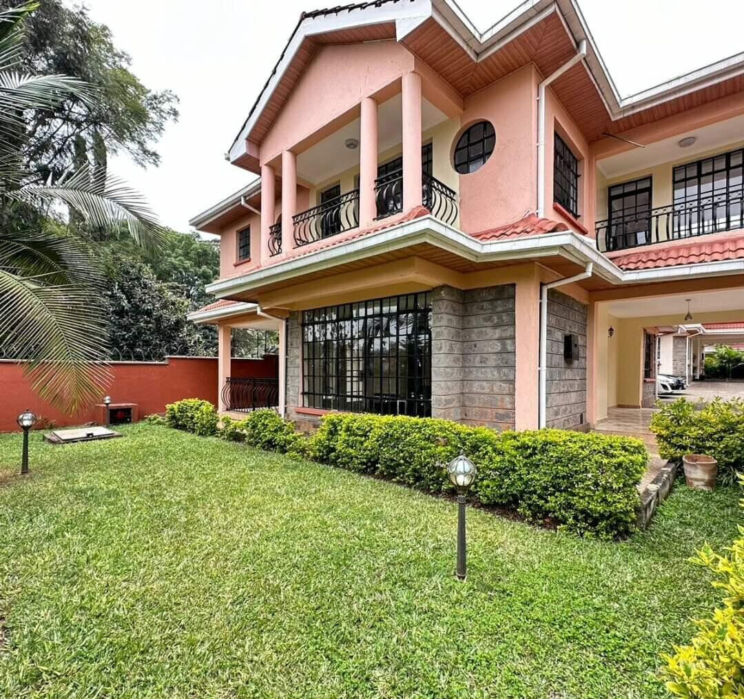 5-Ensuite Townhouse with Fireplace & Staff Quarters - Lavington