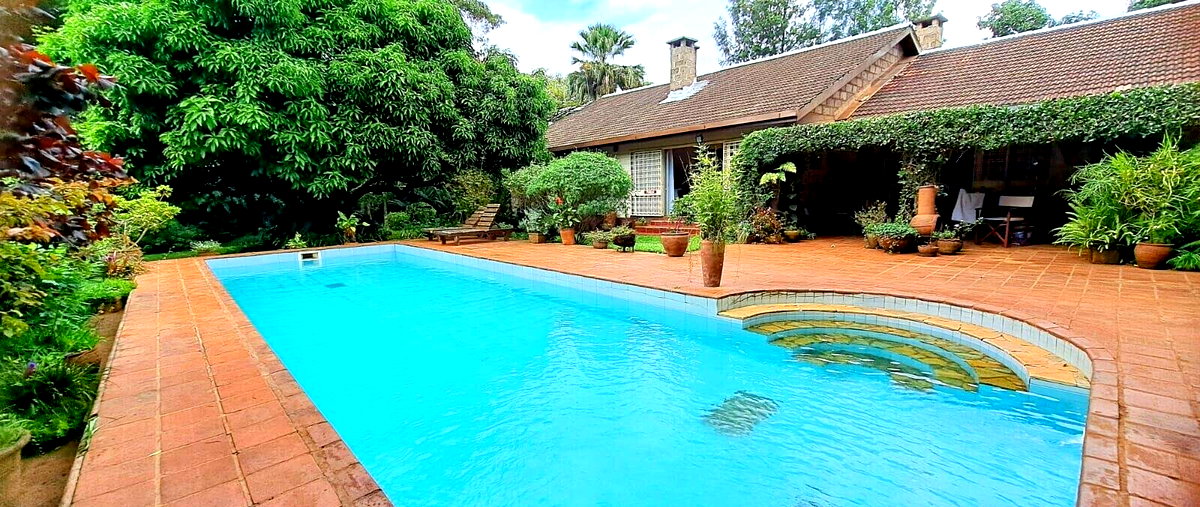 Remodeled Colonial 3BR with Pool & 0.6 Acres – Rosslyn