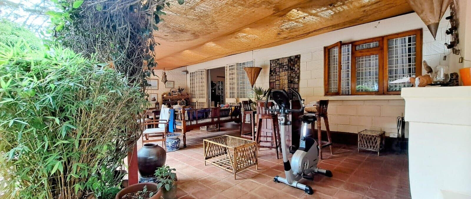 Remodeled Colonial 3BR with Pool & 0.6 Acres – Rosslyn