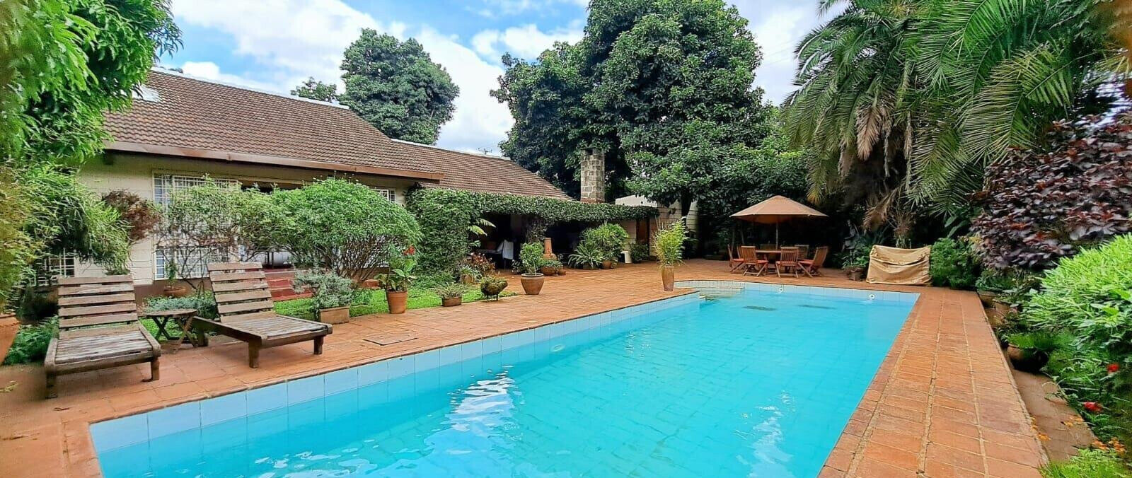 Remodeled Colonial 3BR with Pool & 0.6 Acres – Rosslyn