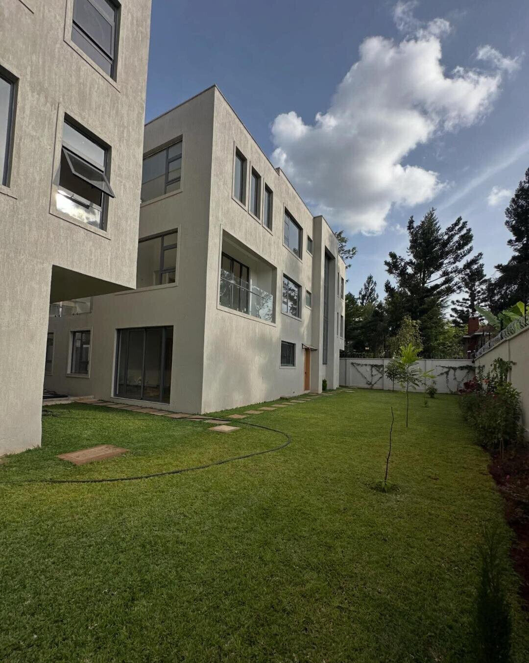 6-Ensuite Townhouse with DSQ & Family Room - Lavington