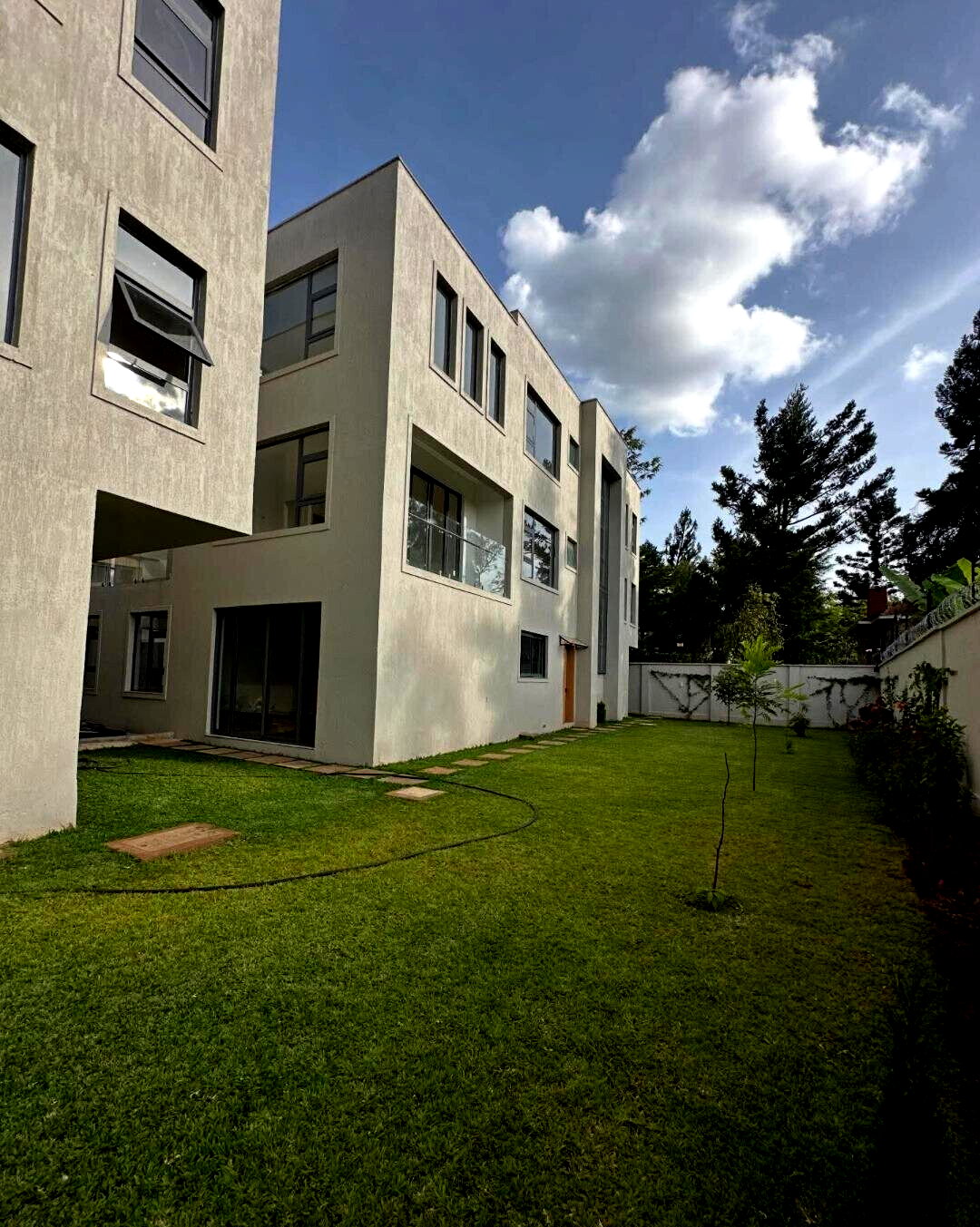 6-Ensuite Townhouse with DSQ & Family Room - Lavington