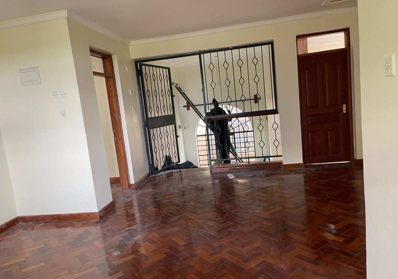 4 En-Suite Townhouse with Wrap-Around Garden & Pool - Kitisuru