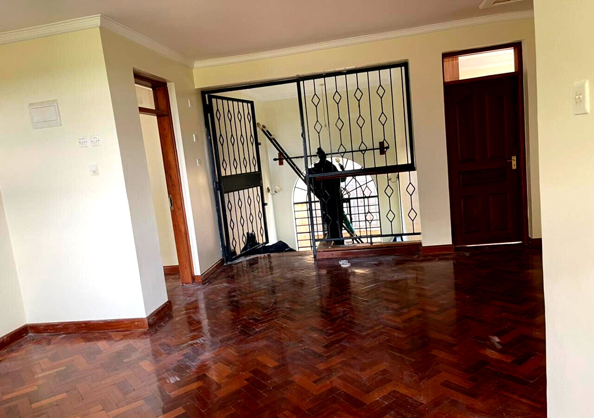 4 En-Suite Townhouse with Wrap-Around Garden & Pool - Kitisuru
