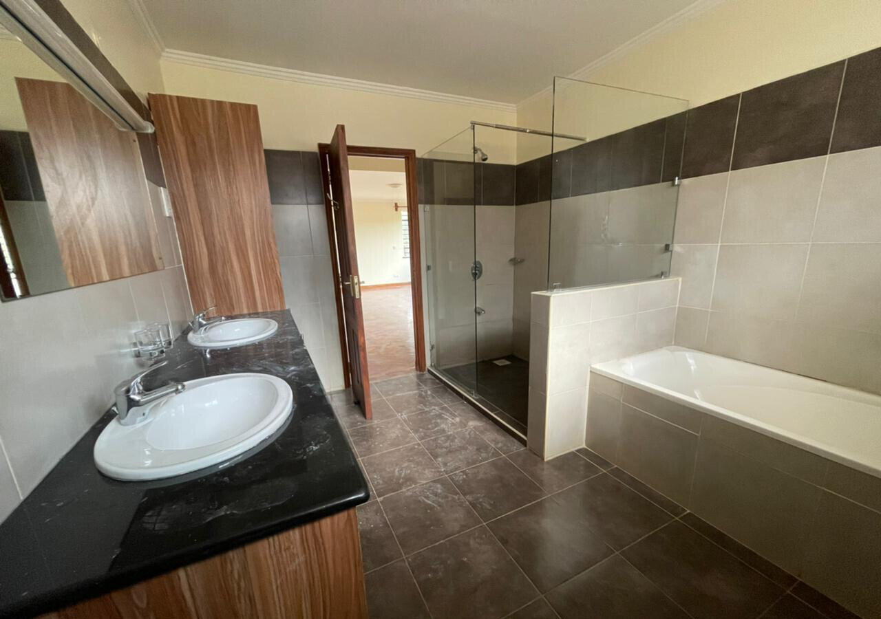 4 En-Suite Townhouse with Wrap-Around Garden & Pool - Kitisuru