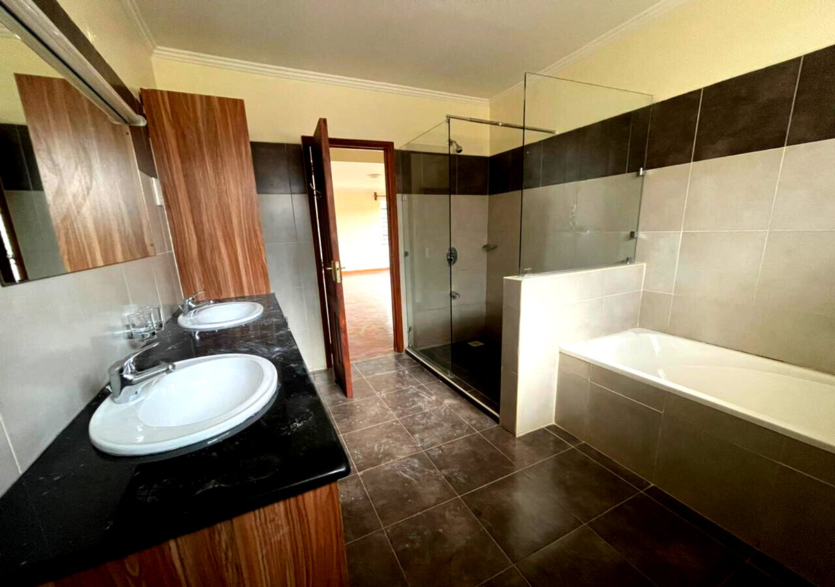 4 En-Suite Townhouse with Wrap-Around Garden & Pool - Kitisuru