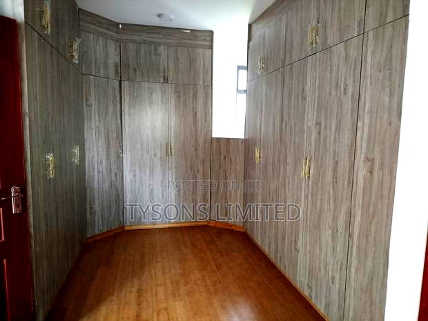 4bdrm Townhouse/Terrace in Convent Drive, Muthangari for sale