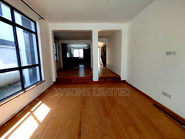 4bdrm Townhouse/Terrace in Convent Drive, Muthangari for sale