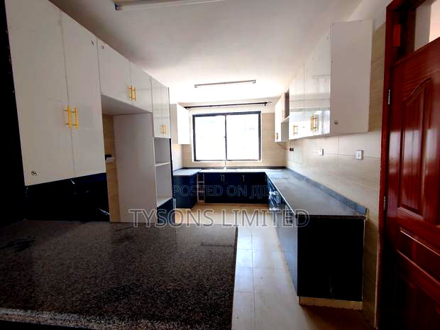 4bdrm Townhouse/Terrace in Convent Drive, Muthangari for sale