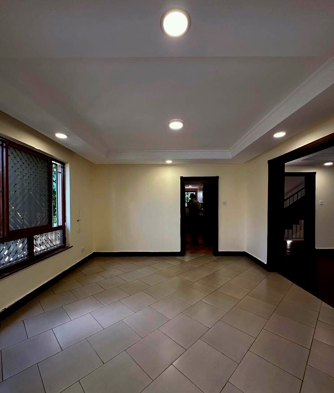 5BR Townhouse with Sunroom & Fireplace – Spring Valley