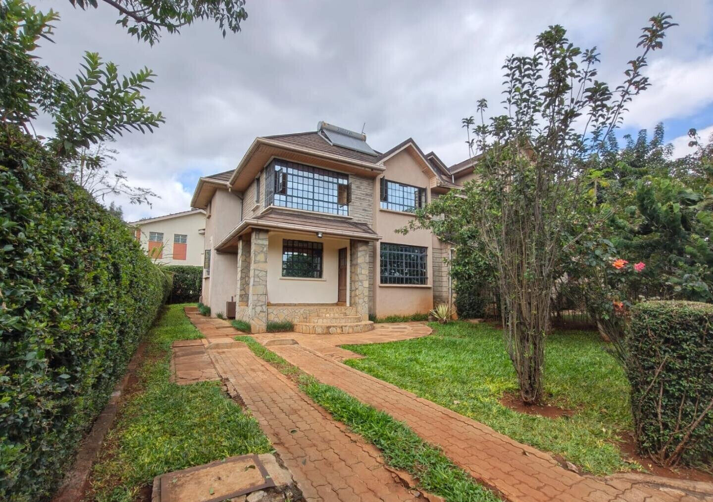 Garden Oasis with 5BR