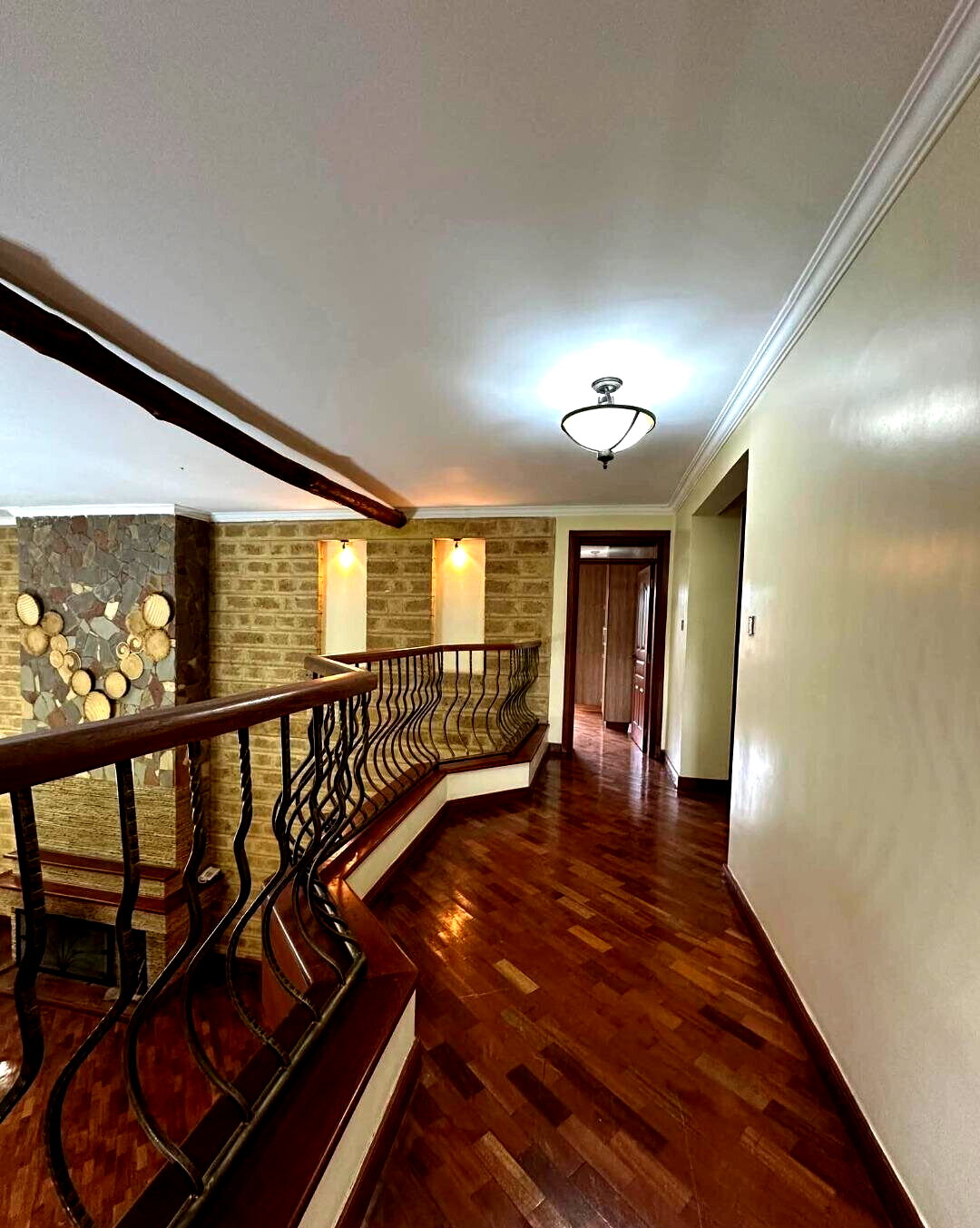 4-Ensuite Townhouse with Common Pool & Gym – Karen Kerarapon