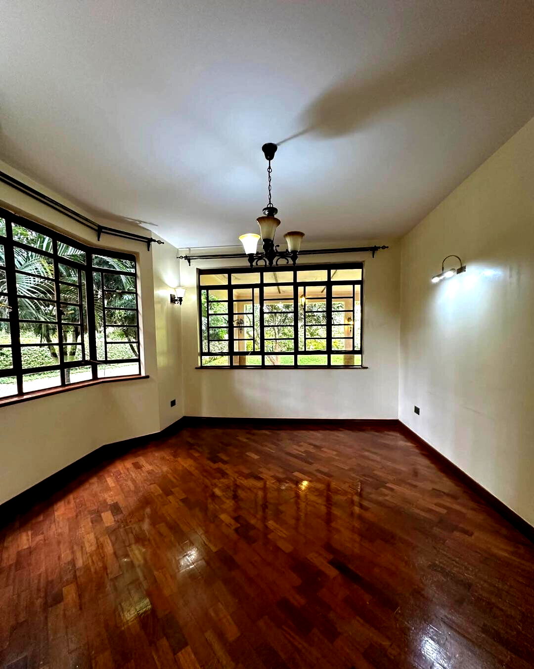 4-Ensuite Townhouse with Common Pool & Gym – Karen Kerarapon