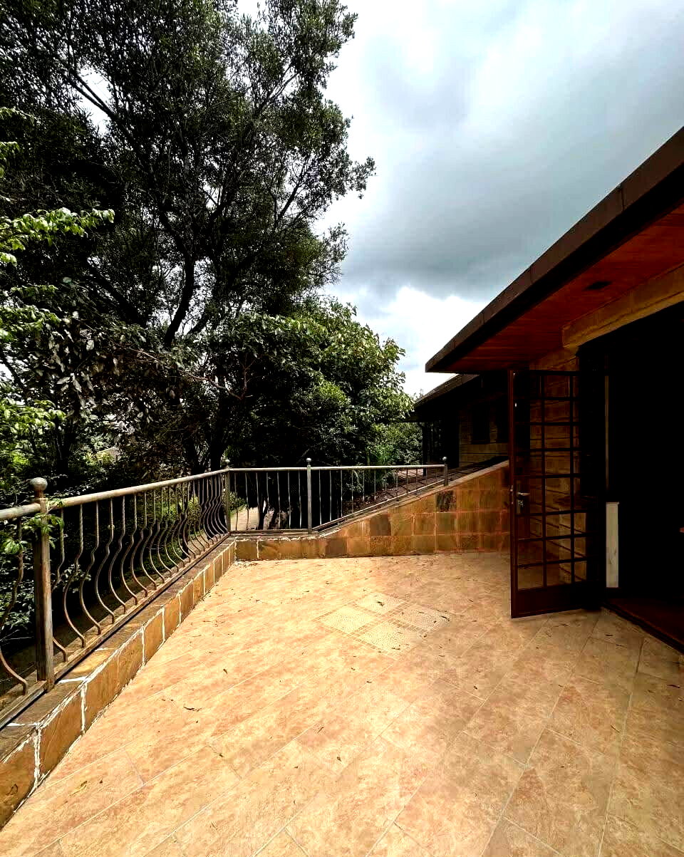 4-Ensuite Townhouse with Common Pool & Gym – Karen Kerarapon