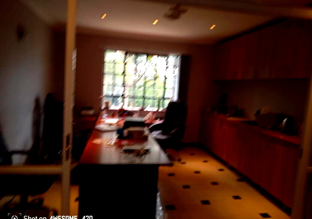 Split-Level Corner Townhouse with River Stream Garden - Spring Valley