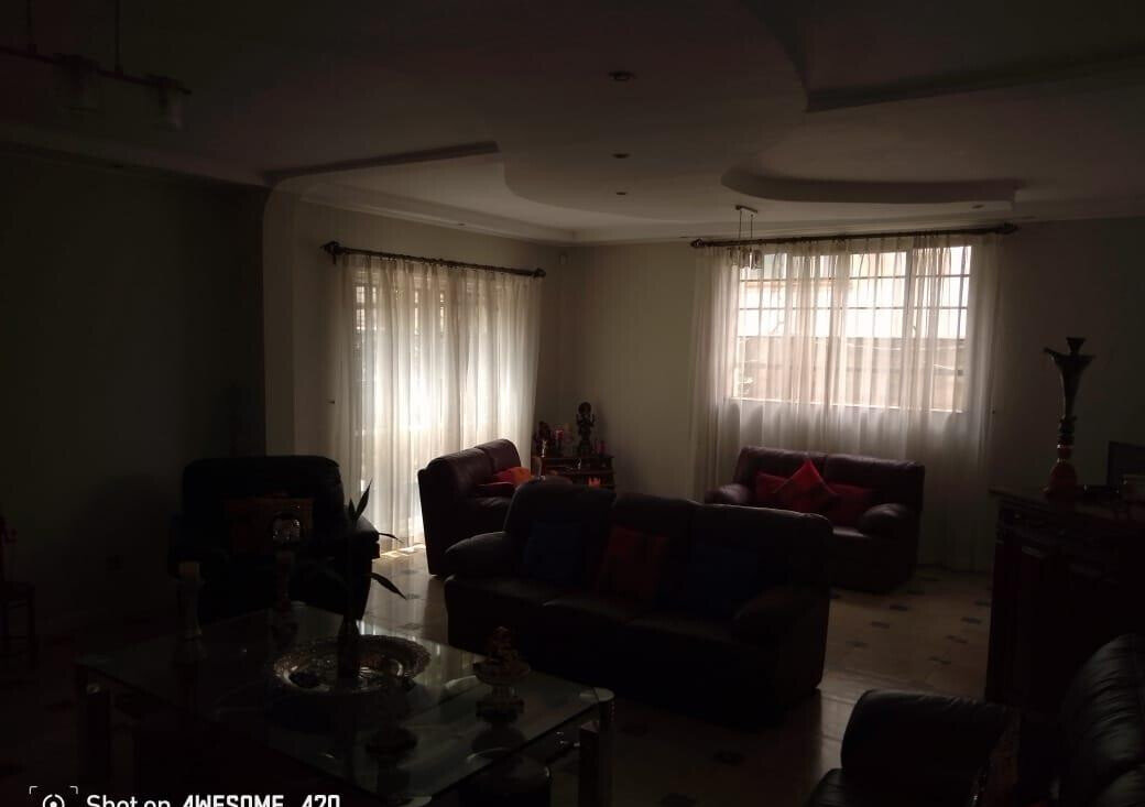 Split-Level Corner Townhouse with River Stream Garden - Spring Valley