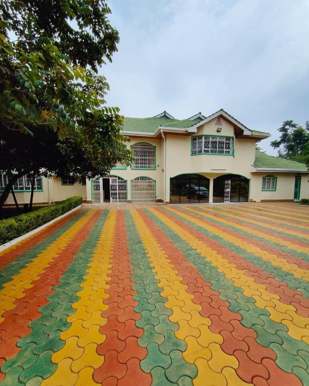 5BR Villa with DSQ & All-Ensuite Rooms – Kerarapon, Nairobi