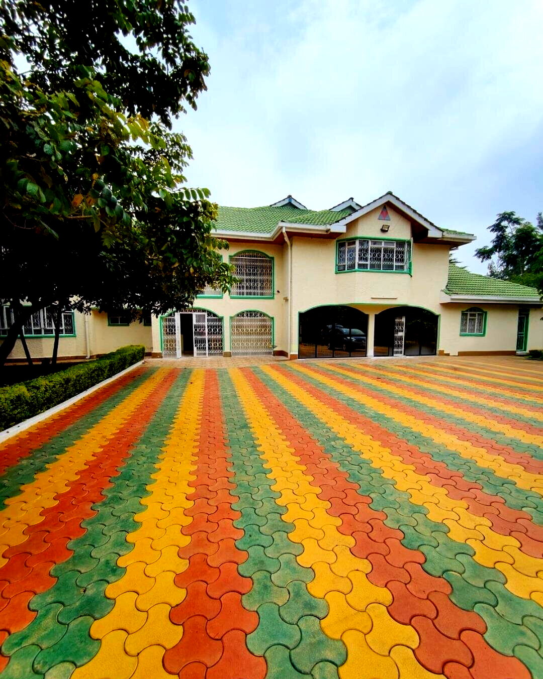 5BR Villa with DSQ & All-Ensuite Rooms – Kerarapon, Nairobi