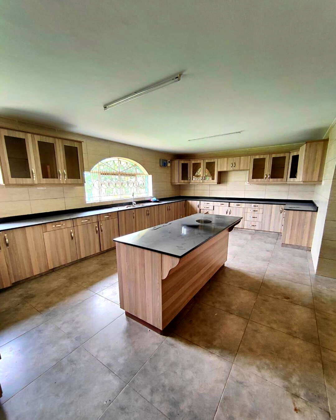 5BR Villa with DSQ & All-Ensuite Rooms – Kerarapon, Nairobi