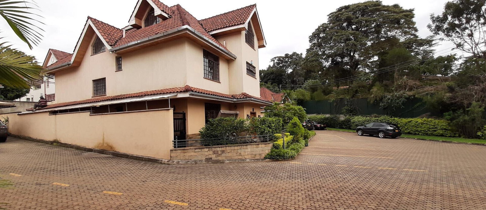5-Ensuite Townhouse with Private Garden & Study - Lavington