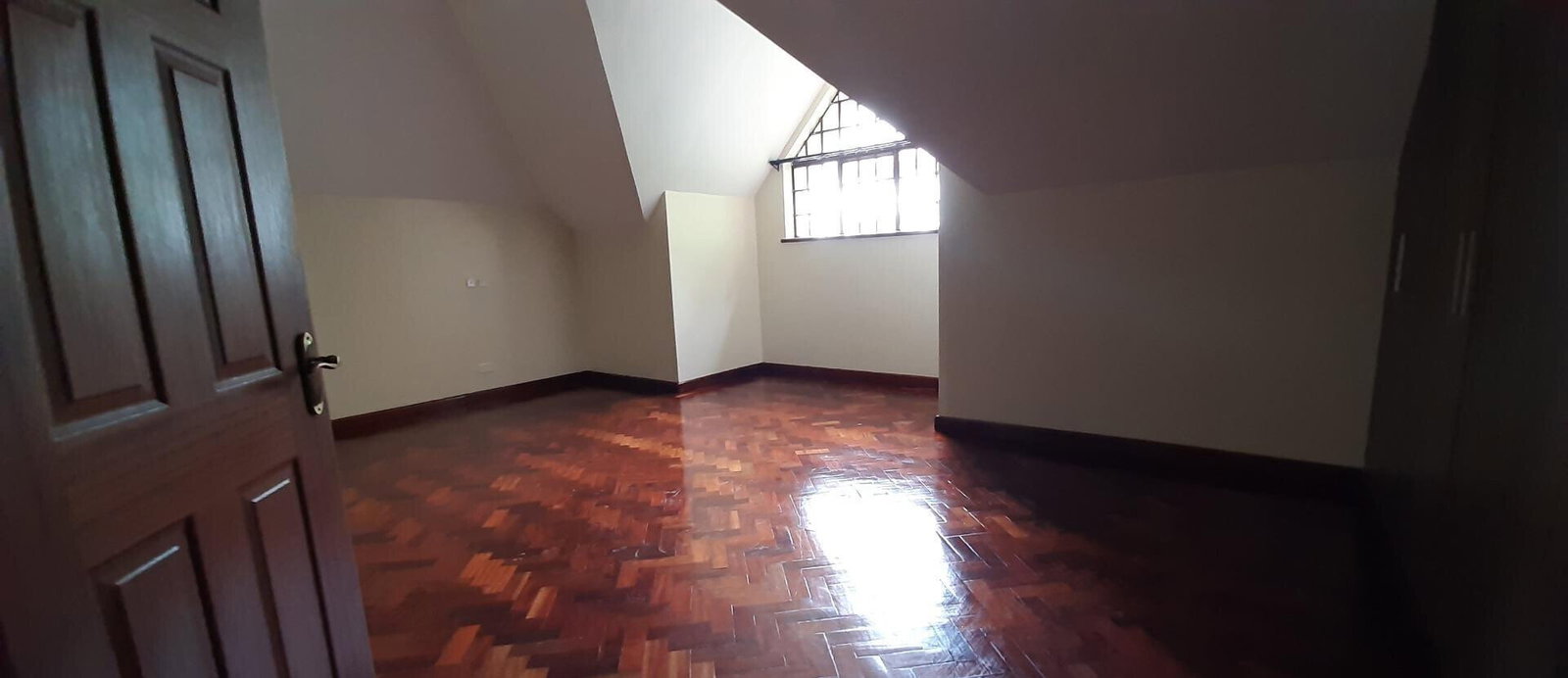 5-Ensuite Townhouse with Private Garden & Study - Lavington
