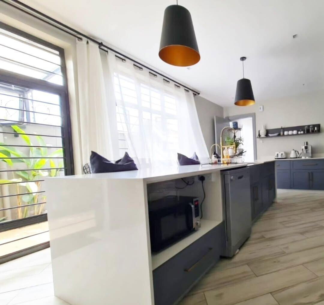 5 En-Suite Townhouse with Private Garden & Pool Access - Kitisuru
