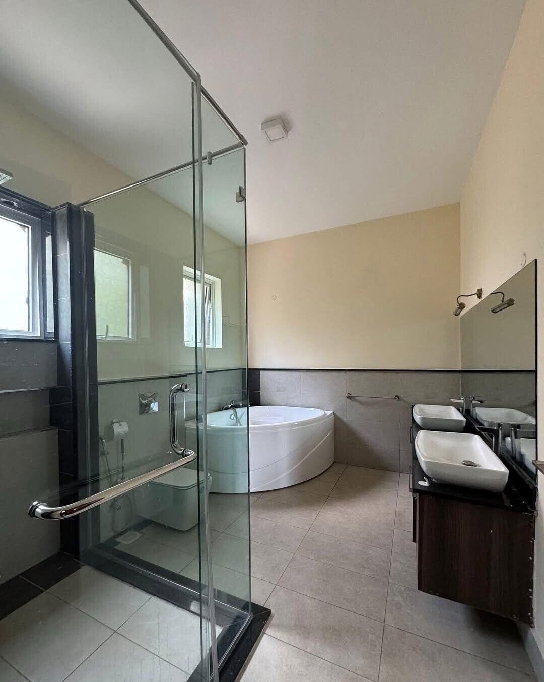 Corner Townhouse with Walk-In Closet & Private Garden - Lavington