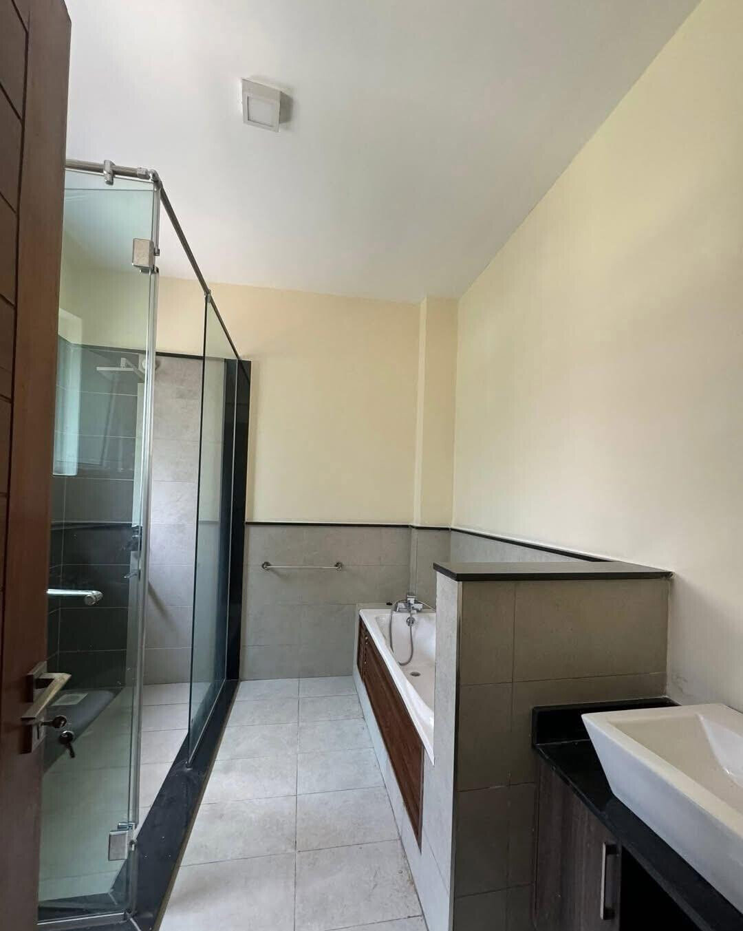 Corner Townhouse with Walk-In Closet & Private Garden - Lavington